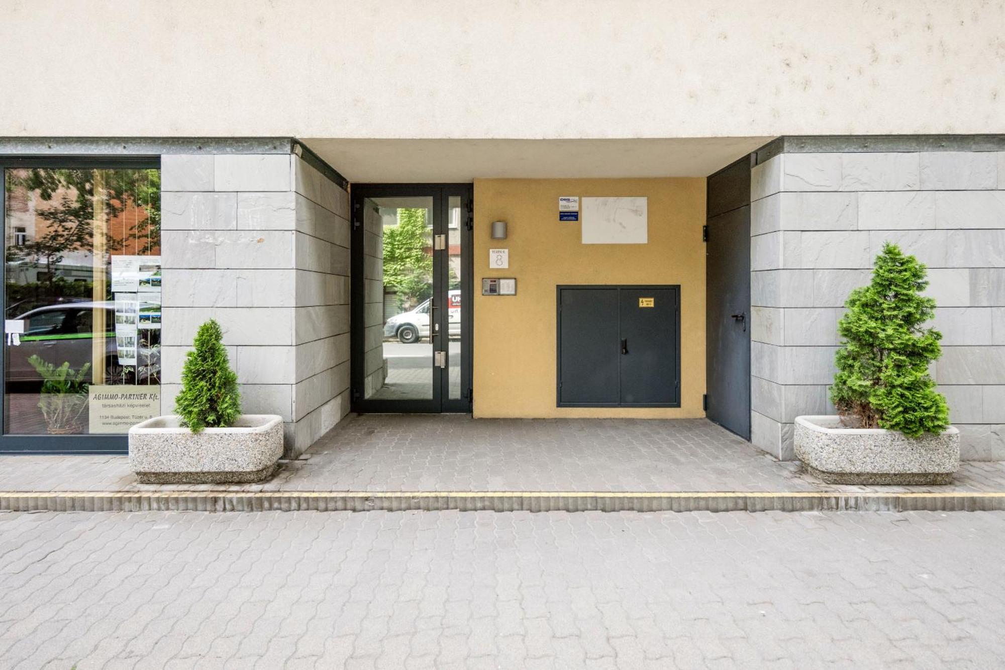 Modern Two-Bedroom Apartment With Free Parking Budapest Exterior photo